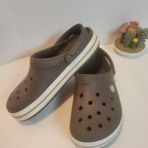 CROCS SIZE 8 WOMEN